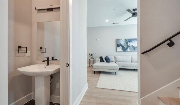 1423 N Carroll Avenue, Dallas, TX 75204, 2 Bedrooms Bedrooms, ,2 BathroomsBathrooms,Residential Multi Family,For Sale,1423 N Carroll Avenue,20882549