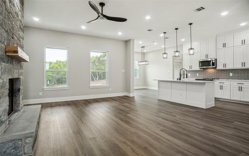 5010 Terlingua Drive, Granbury, TX 76048, 3 Bedrooms Bedrooms, ,2 BathroomsBathrooms,Residential,For Sale,5010 Terlingua Drive,20882829