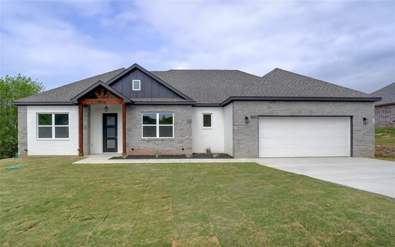 5010 Terlingua Drive, Granbury, TX 76048, 3 Bedrooms Bedrooms, ,2 BathroomsBathrooms,Residential,For Sale,5010 Terlingua Drive,20882829