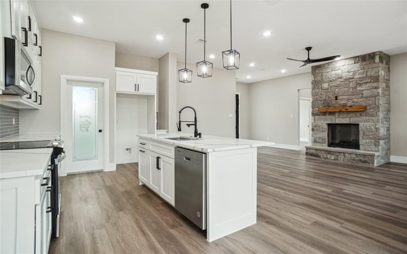 5010 Terlingua Drive, Granbury, TX 76048, 3 Bedrooms Bedrooms, ,2 BathroomsBathrooms,Residential,For Sale,5010 Terlingua Drive,20882829