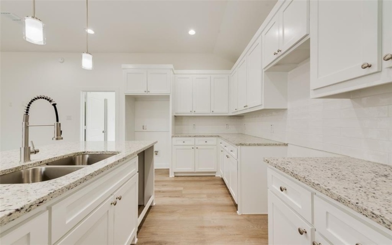 2402 Macon Street, Dallas, TX 75215, 4 Bedrooms Bedrooms, ,2 BathroomsBathrooms,Residential,For Sale,2402 Macon Street,20882872
