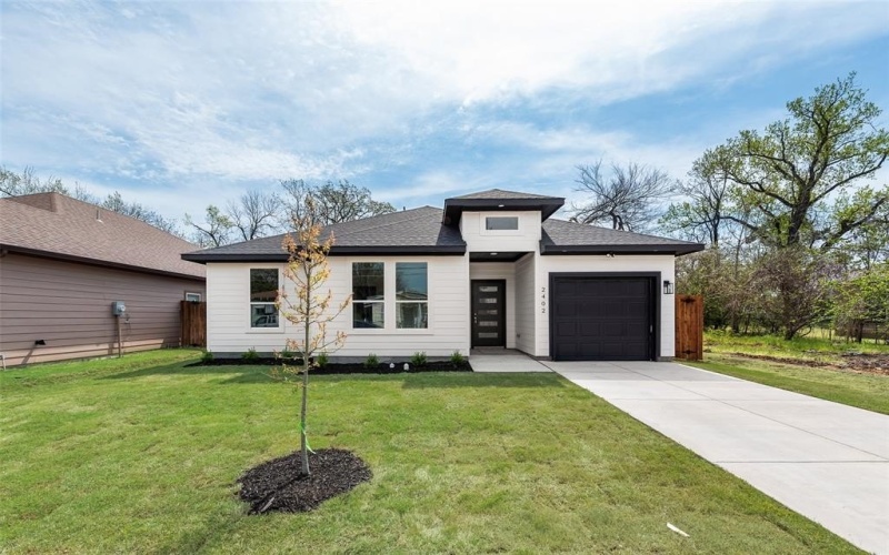2402 Macon Street, Dallas, TX 75215, 4 Bedrooms Bedrooms, ,2 BathroomsBathrooms,Residential,For Sale,2402 Macon Street,20882872
