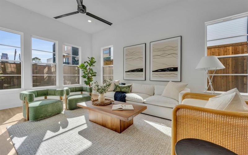 1517 Pecos Street, Dallas, TX 75204, 3 Bedrooms Bedrooms, ,2 BathroomsBathrooms,Residential,For Sale,1517 Pecos Street,20885210