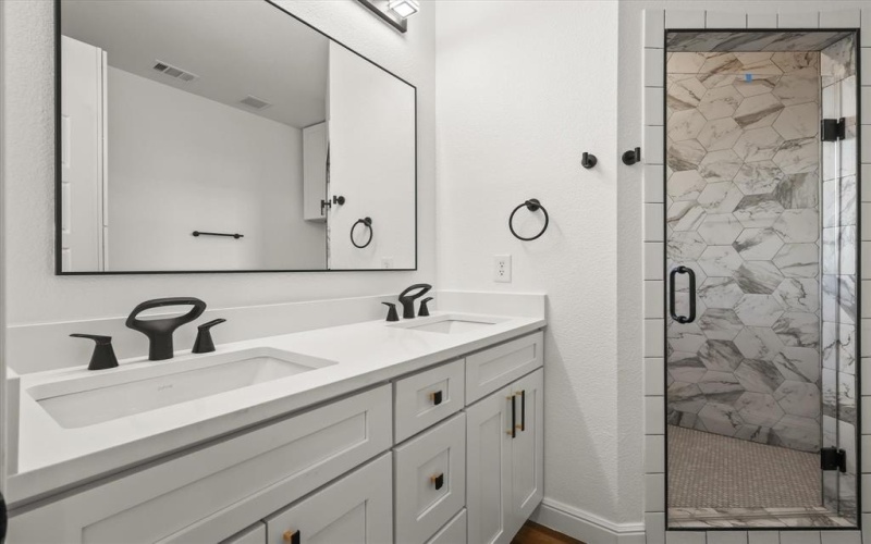 5610 Barkridge Drive #9, Granbury, TX 76048, 3 Bedrooms Bedrooms, ,2 BathroomsBathrooms,Residential,For Sale,5610 Barkridge Drive,20888052
