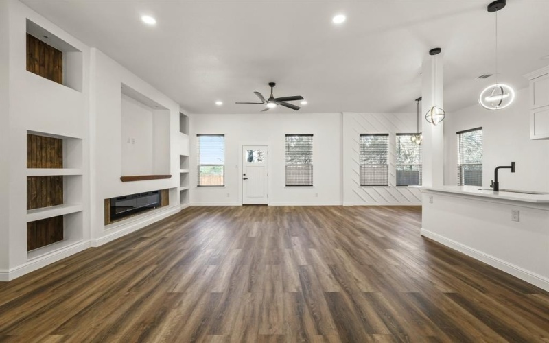5610 Barkridge Drive #9, Granbury, TX 76048, 3 Bedrooms Bedrooms, ,2 BathroomsBathrooms,Residential,For Sale,5610 Barkridge Drive,20888052