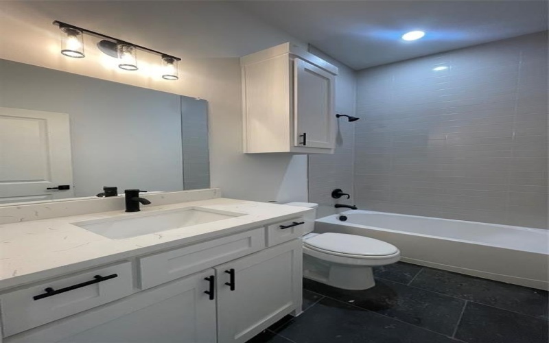 406 N Moore Street, Dallas, TX 75203, 4 Bedrooms Bedrooms, ,2 BathroomsBathrooms,Residential,For Sale,406 N Moore Street,20886678
