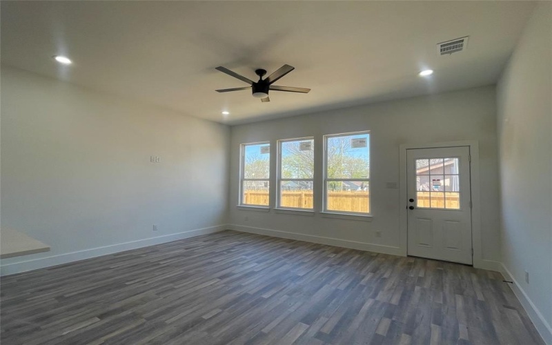 406 N Moore Street, Dallas, TX 75203, 4 Bedrooms Bedrooms, ,2 BathroomsBathrooms,Residential,For Sale,406 N Moore Street,20886678