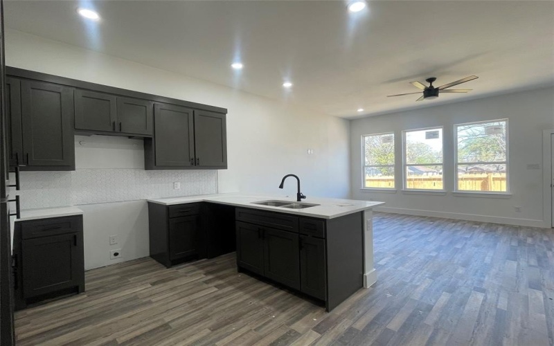 406 N Moore Street, Dallas, TX 75203, 4 Bedrooms Bedrooms, ,2 BathroomsBathrooms,Residential,For Sale,406 N Moore Street,20886678