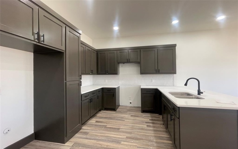 406 N Moore Street, Dallas, TX 75203, 4 Bedrooms Bedrooms, ,2 BathroomsBathrooms,Residential,For Sale,406 N Moore Street,20886678