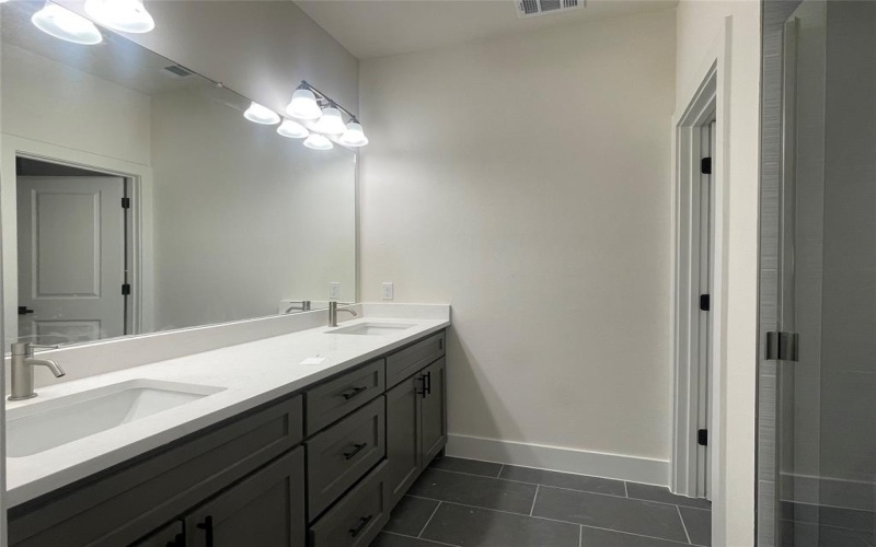 501 N Moore Street, Dallas, TX 75203, 3 Bedrooms Bedrooms, ,2 BathroomsBathrooms,Residential,For Sale,501 N Moore Street,20886683