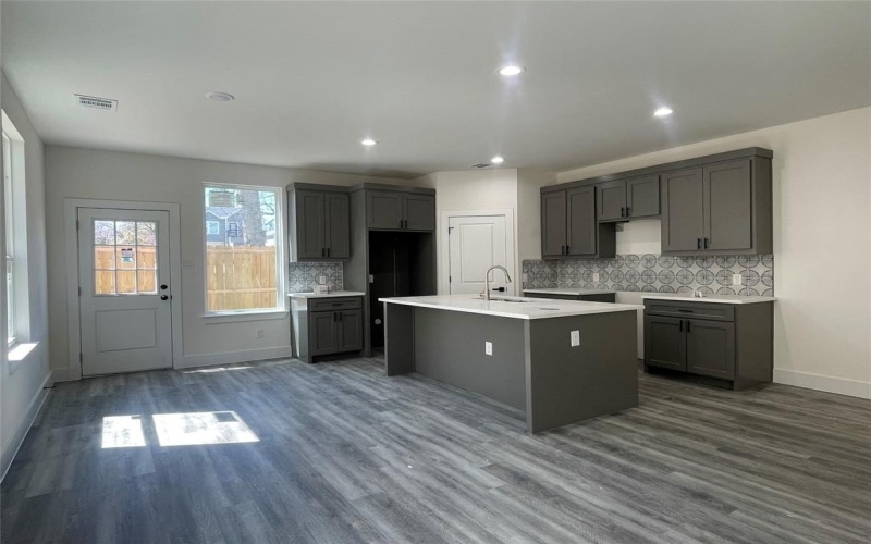 501 N Moore Street, Dallas, TX 75203, 3 Bedrooms Bedrooms, ,2 BathroomsBathrooms,Residential,For Sale,501 N Moore Street,20886683
