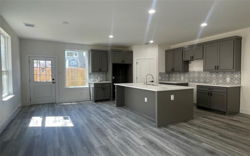 501 N Moore Street, Dallas, TX 75203, 3 Bedrooms Bedrooms, ,2 BathroomsBathrooms,Residential,For Sale,501 N Moore Street,20886683