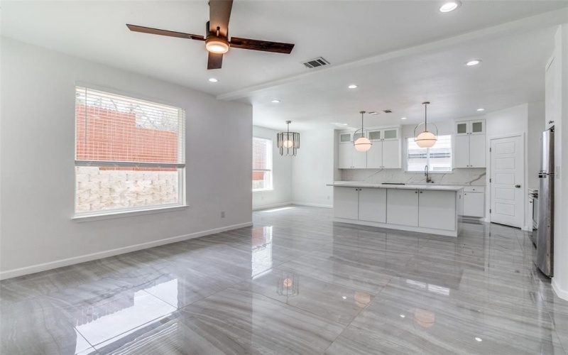1312 Valley Street, Dallas, TX 75203, 3 Habitaciones Habitaciones , ,2 BañosBaños,Residential Lease,En Alquiler,1312 Valley Street,20886745