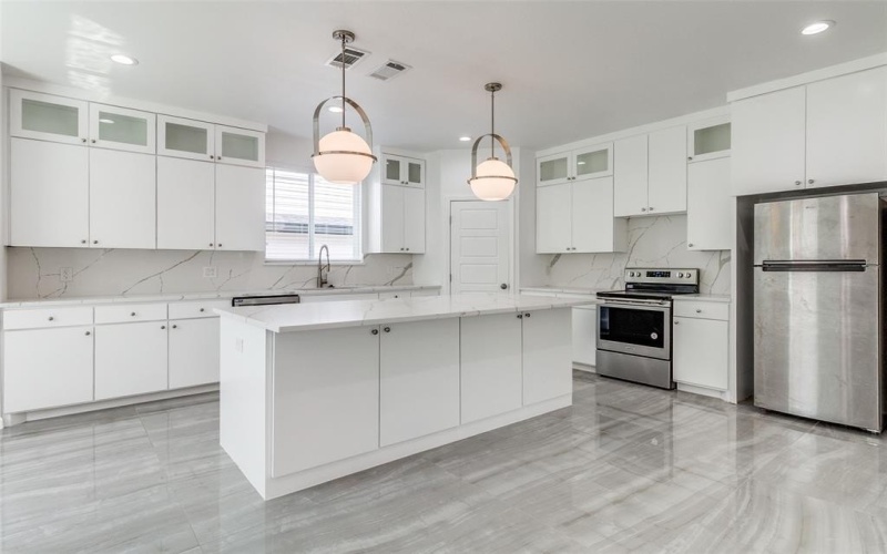 1312 Valley Street, Dallas, TX 75203, 3 Habitaciones Habitaciones , ,2 BañosBaños,Residential Lease,En Alquiler,1312 Valley Street,20886745