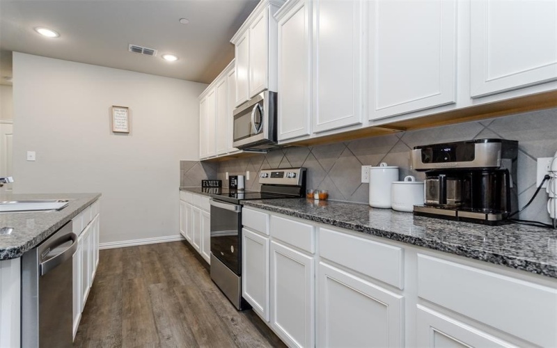 1270 Alamo. Drive, Lewisville, TX 75077, 3 Bedrooms Bedrooms, ,2 BathroomsBathrooms,Residential Lease,For Rent,1270 Alamo. Drive,20886876