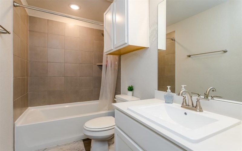 1270 Alamo. Drive, Lewisville, TX 75077, 3 Bedrooms Bedrooms, ,2 BathroomsBathrooms,Residential Lease,For Rent,1270 Alamo. Drive,20886876