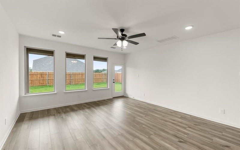 1633 Meadow Crest, Aubrey, TX 76227, 4 Bedrooms Bedrooms, ,3 BathroomsBathrooms,Residential,For Sale,1633 Meadow Crest,20886977