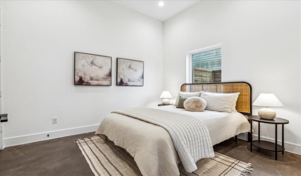 2142 Lovedale Avenue #103, Dallas, TX 75235, 2 Bedrooms Bedrooms, ,2 BathroomsBathrooms,Residential,For Sale,2142 Lovedale Avenue,20887032