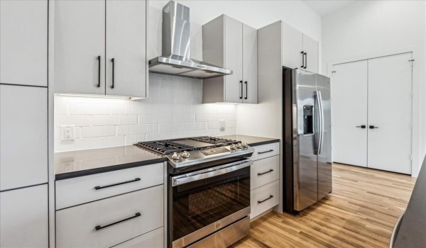 2142 Lovedale Avenue #103, Dallas, TX 75235, 2 Bedrooms Bedrooms, ,2 BathroomsBathrooms,Residential,For Sale,2142 Lovedale Avenue,20887032