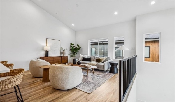 2142 Lovedale Avenue #103, Dallas, TX 75235, 2 Bedrooms Bedrooms, ,2 BathroomsBathrooms,Residential,For Sale,2142 Lovedale Avenue,20887032
