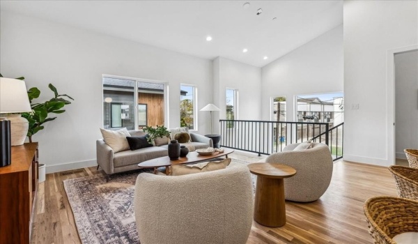 2142 Lovedale Avenue #103, Dallas, TX 75235, 2 Bedrooms Bedrooms, ,2 BathroomsBathrooms,Residential,For Sale,2142 Lovedale Avenue,20887032