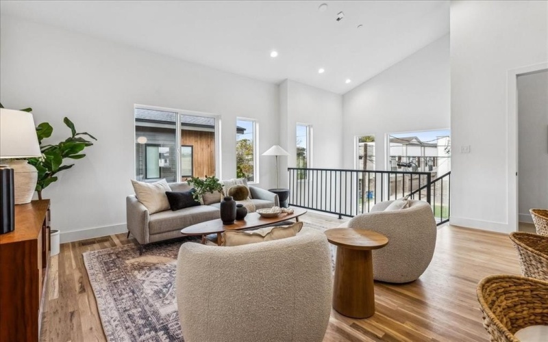 2142 Lovedale Avenue #103, Dallas, TX 75235, 2 Bedrooms Bedrooms, ,2 BathroomsBathrooms,Residential,For Sale,2142 Lovedale Avenue,20887032