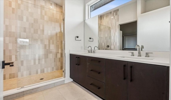 2142 Lovedale Avenue #103, Dallas, TX 75235, 2 Bedrooms Bedrooms, ,2 BathroomsBathrooms,Residential,For Sale,2142 Lovedale Avenue,20887032