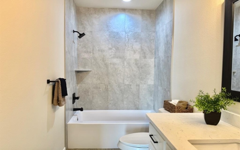 5507 San Jacinto Drive, Granbury, TX 76048, 4 Bedrooms Bedrooms, ,2 BathroomsBathrooms,Residential,For Sale,5507 San Jacinto Drive,20888995