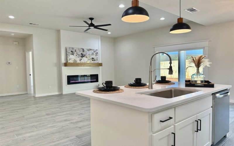 5507 San Jacinto Drive, Granbury, TX 76048, 4 Bedrooms Bedrooms, ,2 BathroomsBathrooms,Residential,For Sale,5507 San Jacinto Drive,20888995