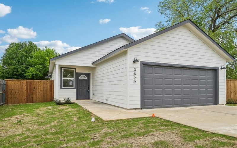 3829 Lands End Court, Granbury, TX 76048, 3 Bedrooms Bedrooms, ,2 BathroomsBathrooms,Residential,For Sale,3829 Lands End Court,20889124