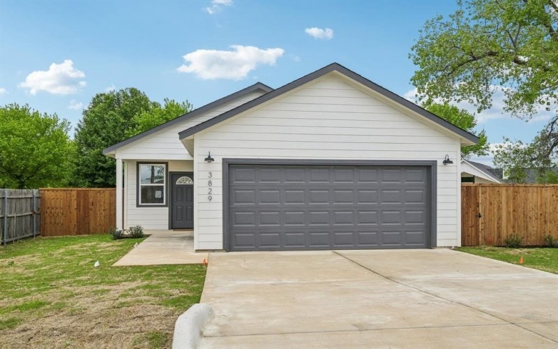 3829 Lands End Court, Granbury, TX 76048, 3 Bedrooms Bedrooms, ,2 BathroomsBathrooms,Residential,For Sale,3829 Lands End Court,20889124