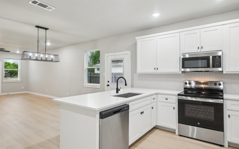 3829 Lands End Court, Granbury, TX 76048, 3 Bedrooms Bedrooms, ,2 BathroomsBathrooms,Residential,For Sale,3829 Lands End Court,20889124