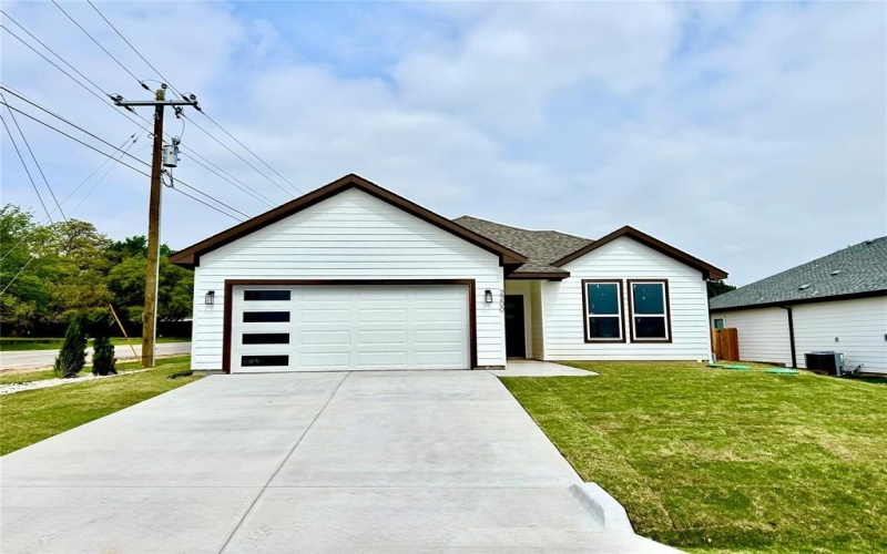2200 Pedernales Court, Granbury, TX 76048, 3 Bedrooms Bedrooms, ,2 BathroomsBathrooms,Residential,For Sale,2200 Pedernales Court,20889352