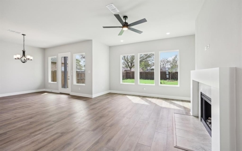 203 E Park Street, Little Elm, TX 75068, 3 Bedrooms Bedrooms, ,2 BathroomsBathrooms,Residential,For Sale,203 E Park Street,20889482