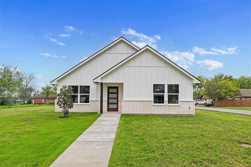 307 S Carlton Street, Ennis, TX 75119, 3 Bedrooms Bedrooms, ,2 BathroomsBathrooms,Residential,For Sale,307 S Carlton Street,20887310