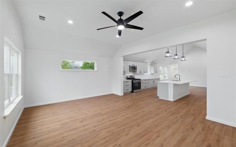 307 S Carlton Street, Ennis, TX 75119, 3 Bedrooms Bedrooms, ,2 BathroomsBathrooms,Residential,For Sale,307 S Carlton Street,20887310