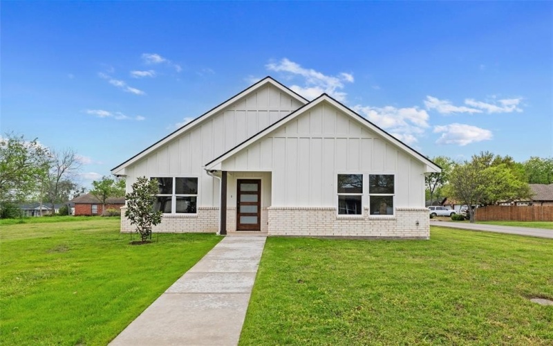307 S Carlton Street, Ennis, TX 75119, 3 Bedrooms Bedrooms, ,2 BathroomsBathrooms,Residential,For Sale,307 S Carlton Street,20887310