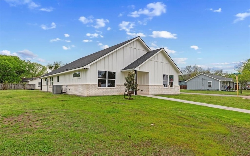 307 S Carlton Street, Ennis, TX 75119, 3 Bedrooms Bedrooms, ,2 BathroomsBathrooms,Residential,For Sale,307 S Carlton Street,20887310