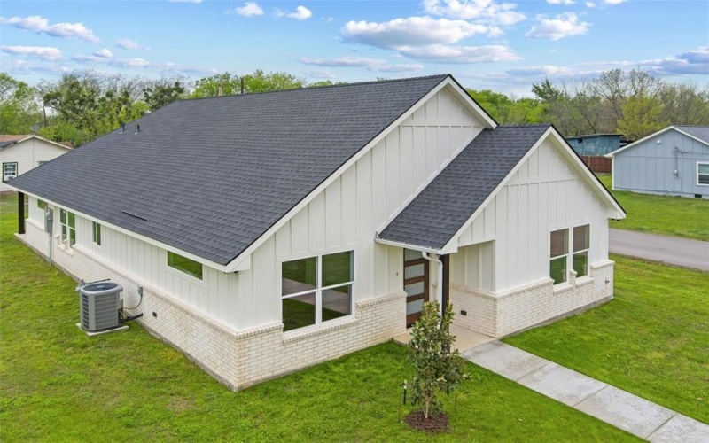 307 S Carlton Street, Ennis, TX 75119, 3 Bedrooms Bedrooms, ,2 BathroomsBathrooms,Residential,For Sale,307 S Carlton Street,20887310