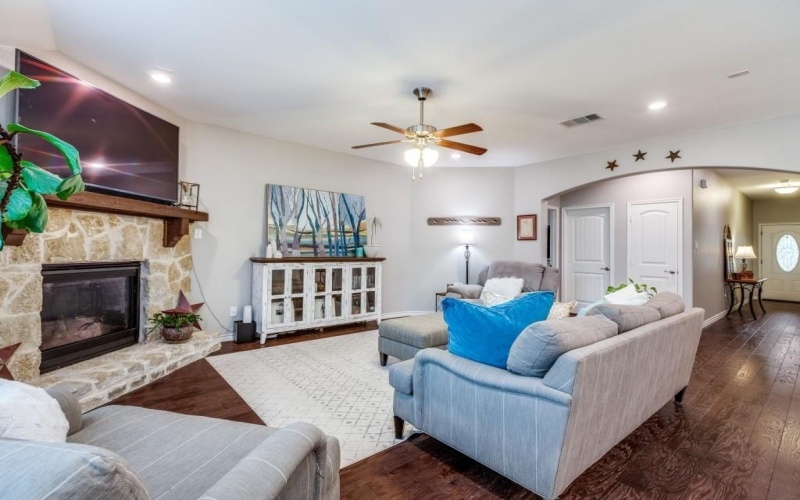 10113 Long Branch Drive, McKinney, TX 75071, 3 Bedrooms Bedrooms, ,2 BathroomsBathrooms,Residential,For Sale,10113 Long Branch Drive,20887483