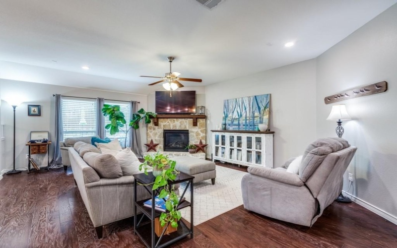 10113 Long Branch Drive, McKinney, TX 75071, 3 Bedrooms Bedrooms, ,2 BathroomsBathrooms,Residential,For Sale,10113 Long Branch Drive,20887483