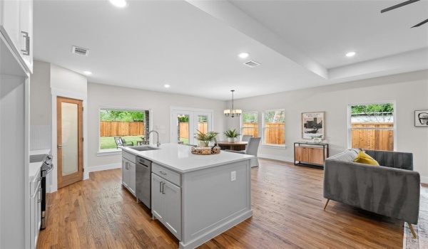 425 E Walnut Street, Hillsboro, TX 76645, 4 Bedrooms Bedrooms, ,2 BathroomsBathrooms,Residential,For Sale,425 E Walnut Street,20890651