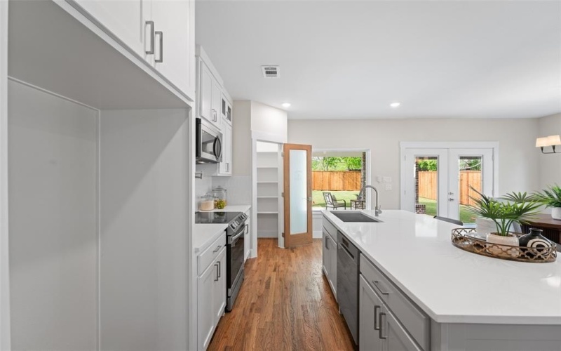 425 E Walnut Street, Hillsboro, TX 76645, 4 Bedrooms Bedrooms, ,2 BathroomsBathrooms,Residential,For Sale,425 E Walnut Street,20890651