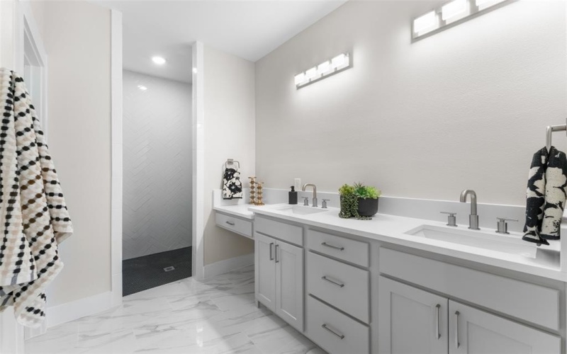 425 E Walnut Street, Hillsboro, TX 76645, 4 Bedrooms Bedrooms, ,2 BathroomsBathrooms,Residential,For Sale,425 E Walnut Street,20890651