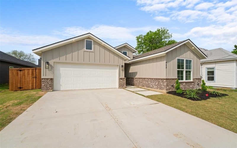 425 E Walnut Street, Hillsboro, TX 76645, 4 Bedrooms Bedrooms, ,2 BathroomsBathrooms,Residential,For Sale,425 E Walnut Street,20890651
