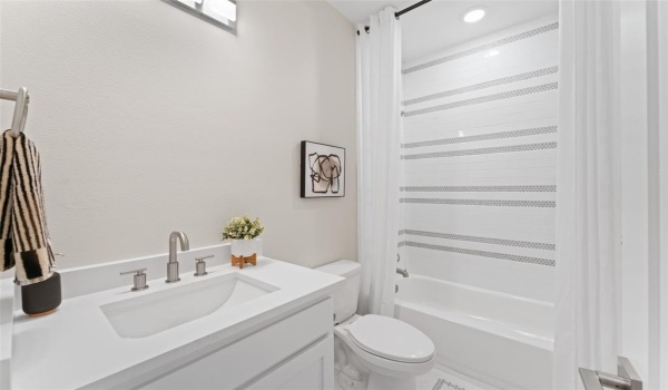 425 E Walnut Street, Hillsboro, TX 76645, 4 Bedrooms Bedrooms, ,2 BathroomsBathrooms,Residential,For Sale,425 E Walnut Street,20890651