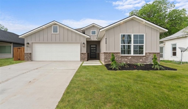 425 E Walnut Street, Hillsboro, TX 76645, 4 Bedrooms Bedrooms, ,2 BathroomsBathrooms,Residential,For Sale,425 E Walnut Street,20890651