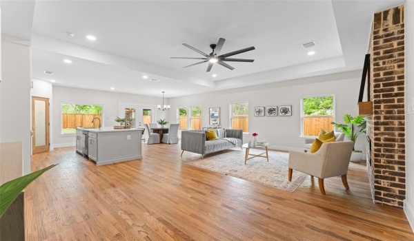 425 E Walnut Street, Hillsboro, TX 76645, 4 Bedrooms Bedrooms, ,2 BathroomsBathrooms,Residential,For Sale,425 E Walnut Street,20890651