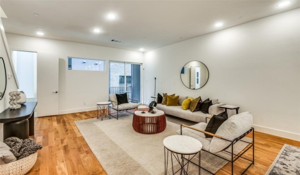 426 W 9th Street #105, Dallas, TX 75208, 3 Habitaciones Habitaciones , ,3 BañosBaños,Residential,En Venta,426 W 9th Street,20890767