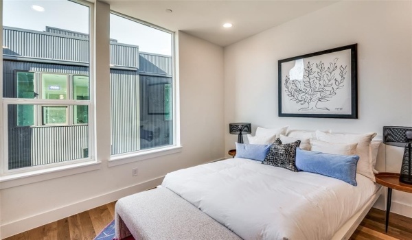 426 W 9th Street #105, Dallas, TX 75208, 3 Habitaciones Habitaciones , ,3 BañosBaños,Residential,En Venta,426 W 9th Street,20890767
